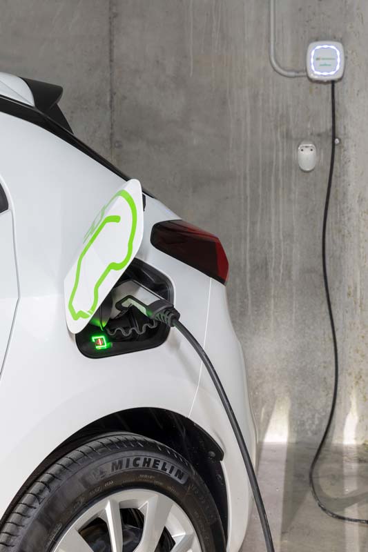 iza ascensores y flota coches eléctricos